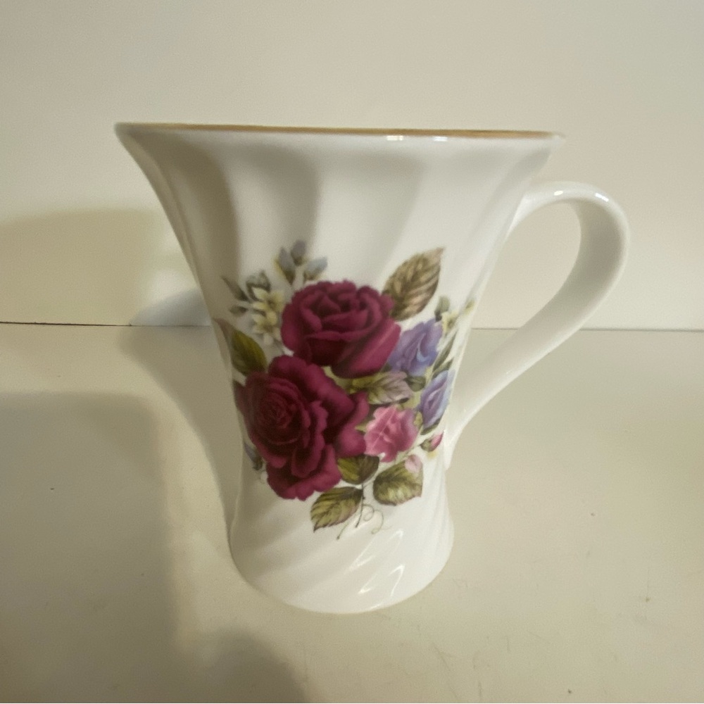 Vintage Royale Garden Staffs England Bone China Pink & White Floral Tea Cup